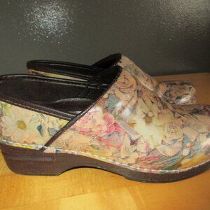 Dansko Pastel Floral Clogs wms size 37 us sz 6.5